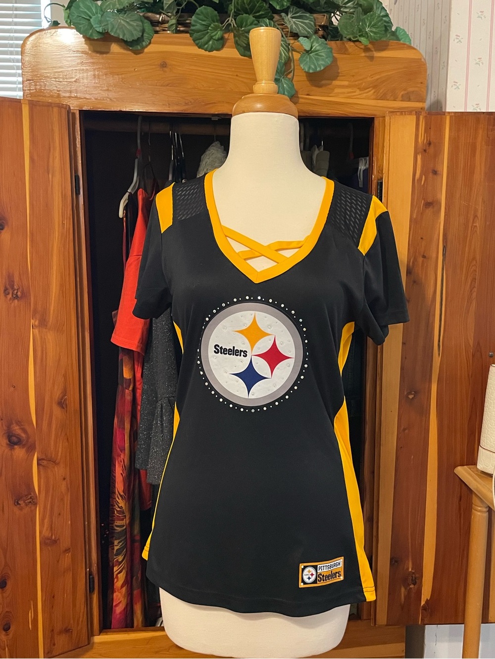 Pittsburgh Steelers Women's Black & Gold Crisscross V-Neck Jersey